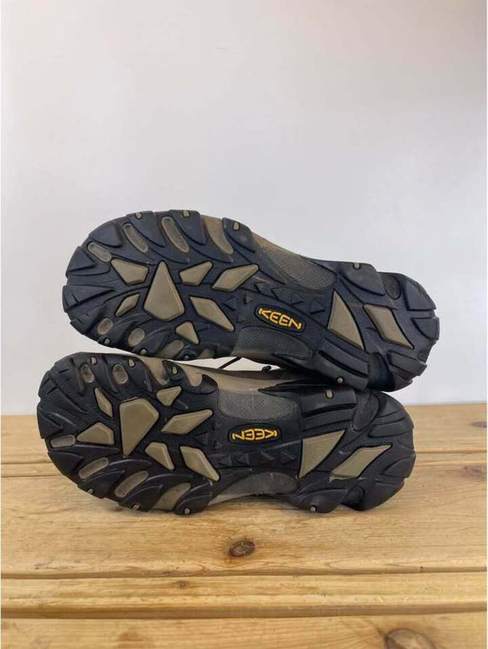 KEEN Targhee II Mid Waterproof Hiking Boots Men's Size 11 - Picture 6 of 10